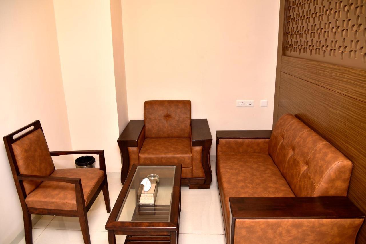 Aloka Stay Inn Vellore Bagian luar foto
