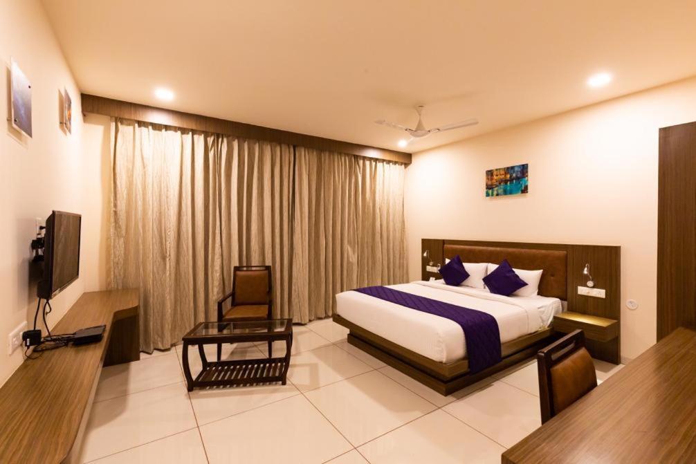 Aloka Stay Inn Vellore Bagian luar foto